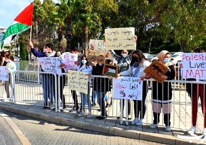 وقفتان احتجاجيتان في عكا وطمرة تنديدا بحملة الاعتقالات