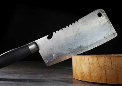 مصر.. شاب يقتل أفراد عائلته بالساطور أثناء نومهم !