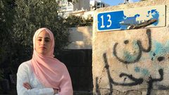 قوات الاحتلال تعتقل الصحفية منى الكرد