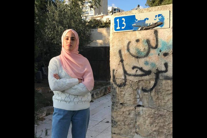 قوات الاحتلال تعتقل الصحفية منى الكرد