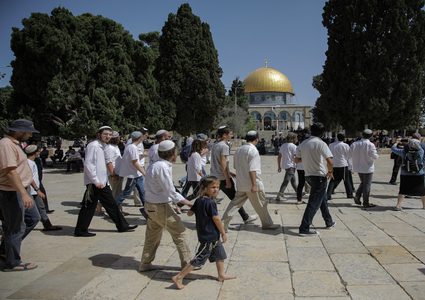 عشرات المستوطنين يقتحمون المسجد الأقصى
