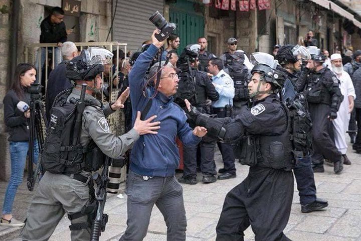 4 إصابات بينهم صحفية إثر قمع الاحتلال مشاركين بمؤتمر صحفي بالقدس