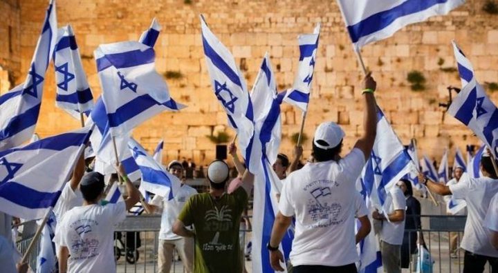 جيش الاحتلال: مسيرة الأعلام تنذر بتصعيد جديد في غزة والضفة