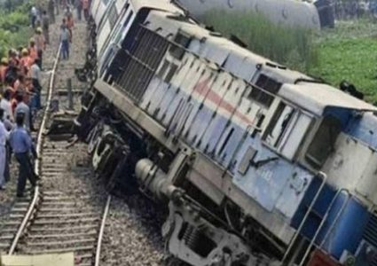 مصرع أكثر من 30 شخصا باصطدام قطارين جنوب باكستان