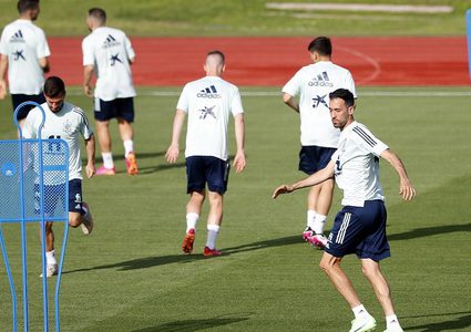 استبعاد بوسكيتس من معسكر منتخب إسبانيا