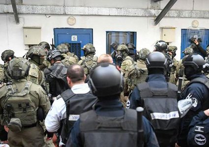 إصابة 3 أسرى إثر اقتحام قوات القمع قسم (7) بسجن "مجدو"