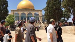 مستوطنون يقتحمون باحات المسجد الأقصى بحماية من شرطة الاحتلال