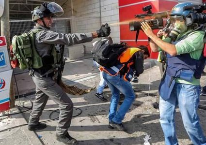 نقابة الصحفيين: 337 جريمة ارتكبها الاحتلال بحق الصحفيين خلال أيار