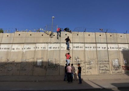 دبلوماسيان: ما يحدث في فلسطين "نظام فصل عنصري"