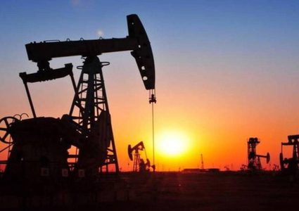 أسعار النفط تواصل التراجع وسط ترقب لبيانات أمريكية