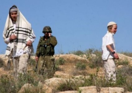 مستوطنون يشرعون ببناء بؤرة استيطانية غرب بيت لحم