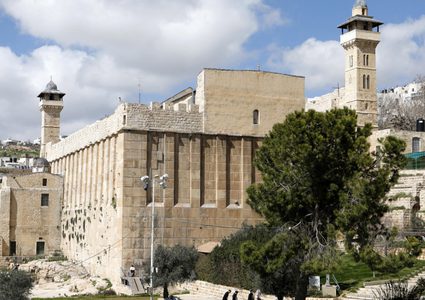 أبو سنينة يطلع وفداً فرنسيا على انتهاكات الاحتلال