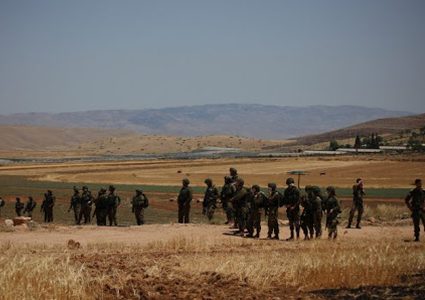 سلطات الاحتلال تشرع بمسح أراضي المواطنين في الأغوار الشمالية