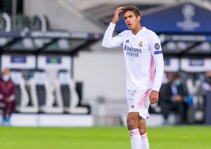 مدرب ريال مدريد أنشيلوتي يخالف بيريز بشأن فاران