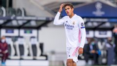 مدرب ريال مدريد أنشيلوتي يخالف بيريز بشأن فاران