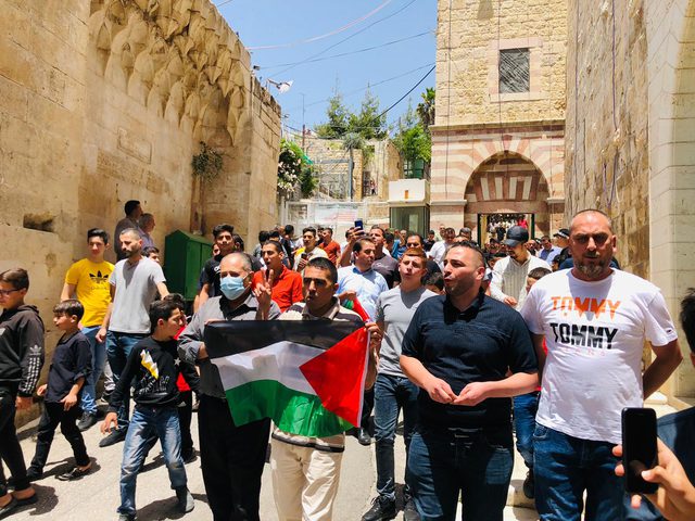 وقفة أمام الحرم الإبراهيمي رفضا لمنع الاحتلال إصلاح مكبرات الصوت