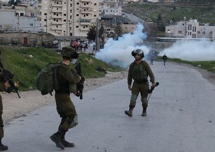 استشهاد فتى وعشرات الإصابات خلال قمع الاحتلال المسيرات أمس الجمعة