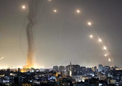 غانتس: لن نسمح بزعزعة الاستقرار الأمني في غلاف غزة