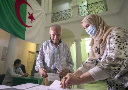 الجزائريون يواصلون التصويت في الانتخابات التشريعية