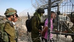 الاحتلال يعتقل فلسطينيين بزعم تسللهما من قطاع غزة