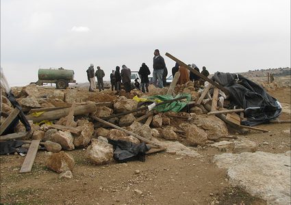 الاحتلال يهدم خياما سكنية في التجمع البدوي شرق رام الله