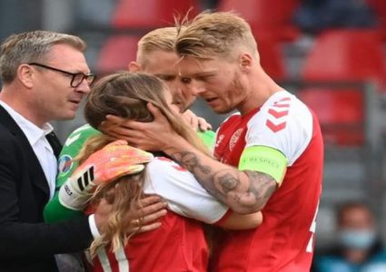 انهيار زوجة اللاعب إريكسن بعد سقوطه مغشيا عليه