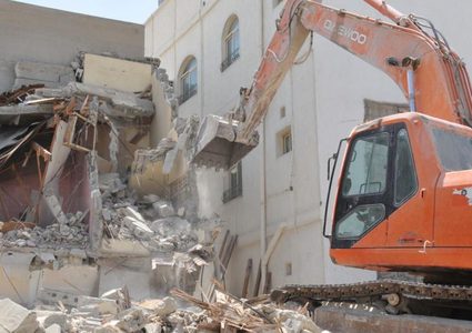 الاحتلال يهدم مساكن قرب قرية مخماس