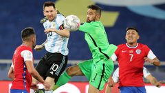 ميسي يعترف بالتقصير بعد التعادل مع تشيلي