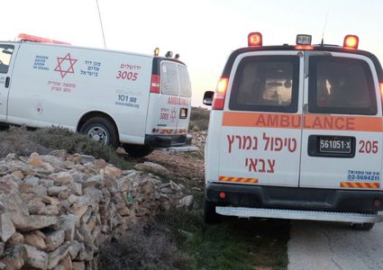 إصابة مستوطنين بجراح متوسطة بعد رشق سيارتهما بالحجارة في عزون