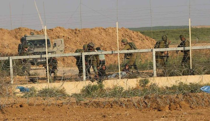 الاحتلال يعتقل 3 فلسطينيين بزعم أنهم تسللوا من قطاع غزة