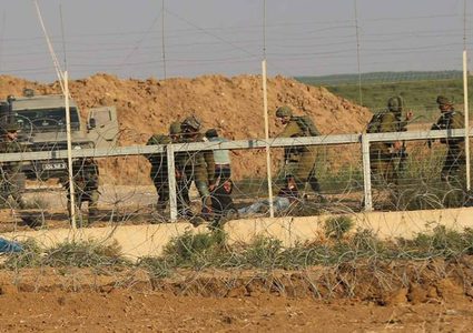 الاحتلال يعتقل 3 فلسطينيين بزعم أنهم تسللوا من قطاع غزة