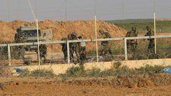 الاحتلال يعتقل 3 فلسطينيين بزعم أنهم تسللوا من قطاع غزة