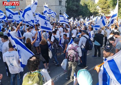 إصابات خلال انطلاق مسيرة الأعلام الاستفزازيّة في القدس المحتلة