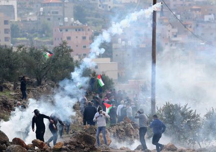 إصابة العشرات بالغاز خلال قمع الاحتلال مسيرة سلمية ببيت لحم