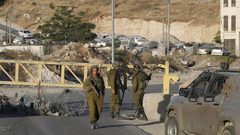 قوات الاحتلال تغلق المدخل الشمالي لمدينة قلقيلية