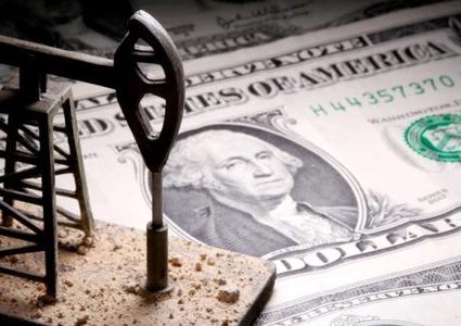 انخفاض أسعار النفط مع صعود الدولار