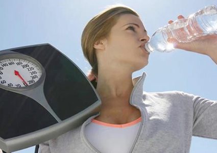 كيف يساعد الماء على انقاص الوزن