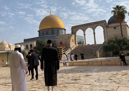 مستوطنون يقتحمون الأقصى من جهة باب المغاربة