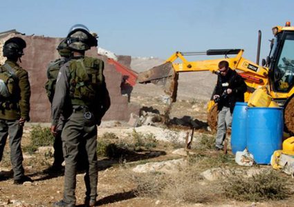 قوات الاحتلال تهدم غرفة زراعية في بلدة الخضر جنوب بيت لحم