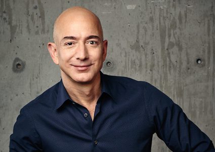 الآلاف يوقعون عريضة إلكترونية لمنع بيزوس من العودة للأرض