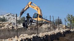 قلقيلية: الاحتلال يجرف أراضي في عزون