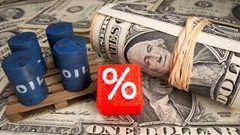 النفط يهبط بفعل قوة الدولار