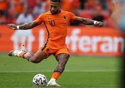 برشلونة يتعاقد مع الهولندي ديباي حتى العام 2023