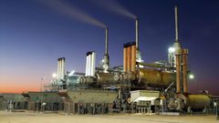 أسعار النفط تصعد إلى مستوى جديد