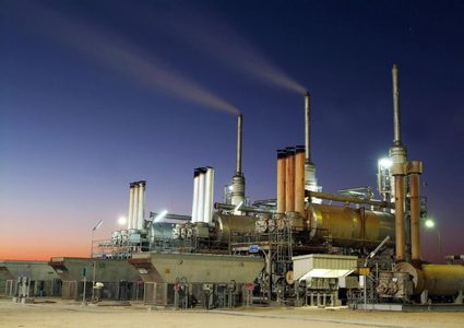 أسعار النفط تصعد إلى مستوى جديد