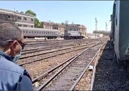 إصابات في حادث تصادم قطار مع جرار في محطة الاسكندرية