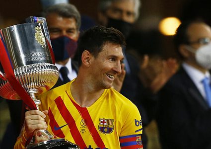 ميسي يقبل الاستمرار مع برشلونة