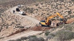 الاحتلال يجرف طريقا في مسافر يطا