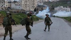 نابلس: اصابة شابين برصاص الاحتلال خلال مواجهات في بيتا