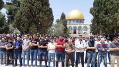 40 ألف مصلٍ يؤدون صلاة الجمعة في باحات المسجد الأقصى